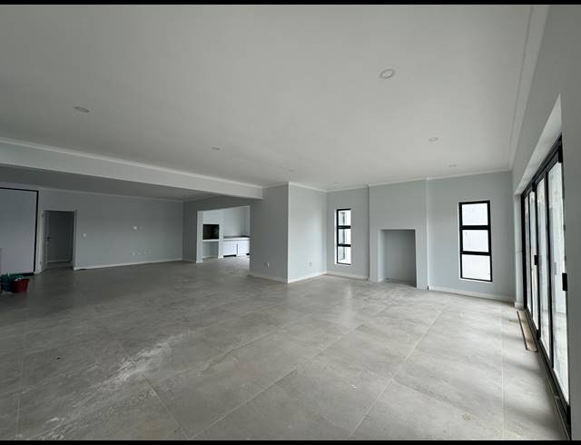 5 BEDROOM HOUSE FOR SALE IN SANDOWN